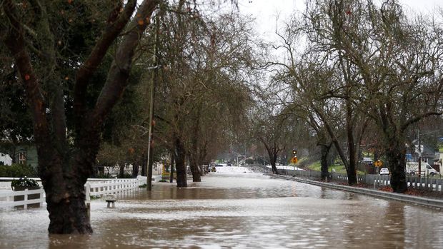 Ribuan Warga di California dan Nevada Dievakuasi Akibat Banjir