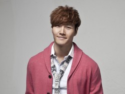 Kim Jong Kook Pamer Momen Honeymoon ke Paris, Istrinya Bikin Salah Fokus