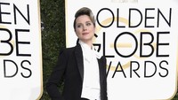 Evan Rachel Woods memilih tuxedo hitam dari Altuzarra. Frazer Harrison/Getty Images/detikFoto.