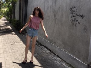 Tampil Tanpa Bra (Lagi), Sulli Bikin Netizen Salah Fokus