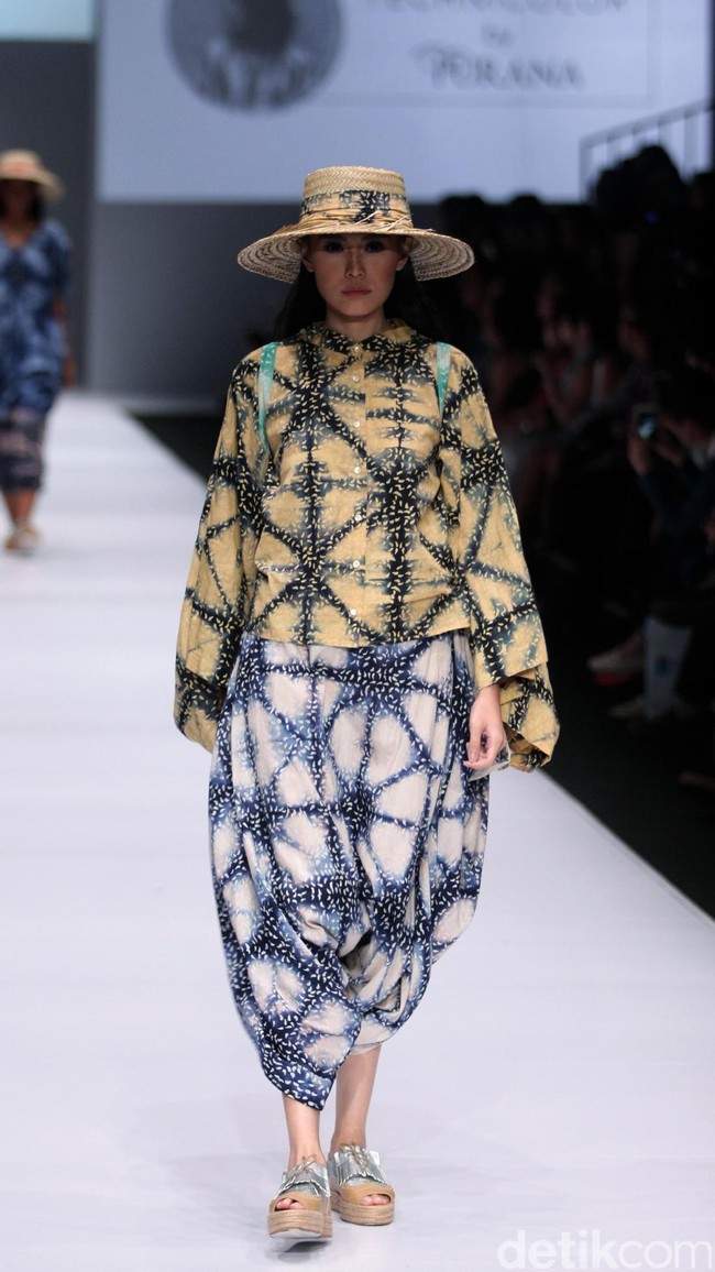 Koleksi terbaru dari brand Purana for Blibli.com di Jakarta Fashion Week 2017. Senayan City. Jakarta. [Foto: Mohammad Abduh/Wolipop]