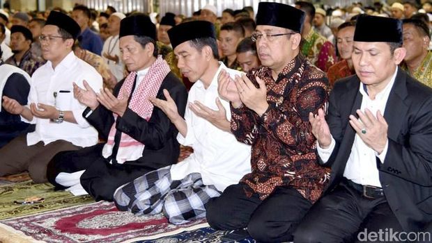 Jokowi salat tarawih di Istiqlal