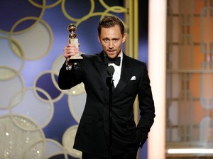 Tom Hiddleston Dikabarkan Masih Malu Soal Asmara dengan Taylor Swift