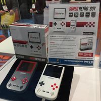 Super Retro Boy hadir dalam dua varian warna.