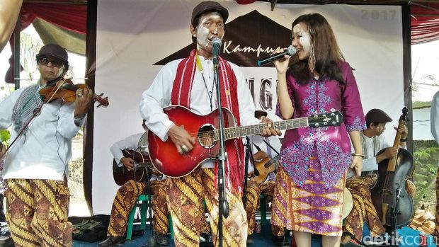 Keroncong Tugu yang jadi latar musik ritual adat Mandi-mandi