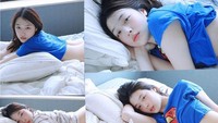 Ia juga tampak mengunggah kembali foto-foto seksinya di dalam kamar. (Dok. Instagram/jelly_jilli)