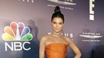 Kendall dan Kylie Jenner Tampil Glamour di Golden Globe 2016