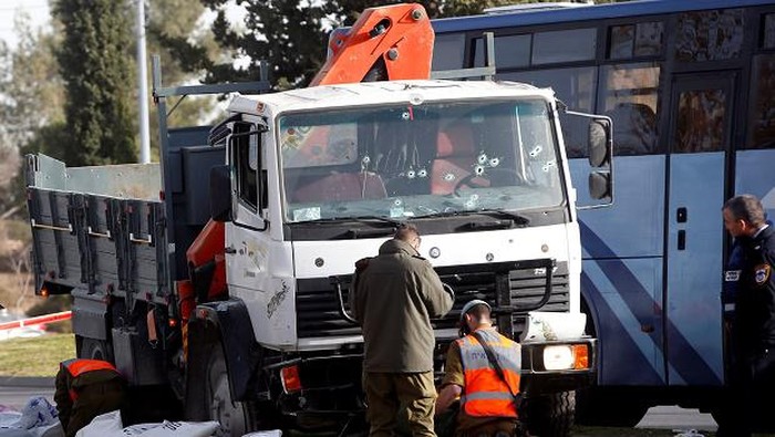 4 Orang Tewas Akibat Serangan Truk Warga Palestina di Yerusalem