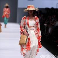 Koleksi terbaru dari brand Purana for Blibli.com di Jakarta Fashion Week 2017. Senayan City. Jakarta. [Foto: Mohammad Abduh/Wolipop]
