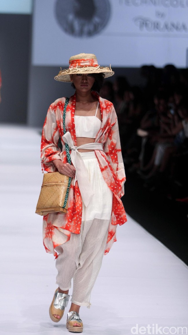 Koleksi terbaru dari brand Purana for Blibli.com di Jakarta Fashion Week 2017. Senayan City. Jakarta. [Foto: Mohammad Abduh/Wolipop]