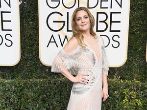 Drew Barrymore Jealous Gak Pernah Dijemput di Sekolah