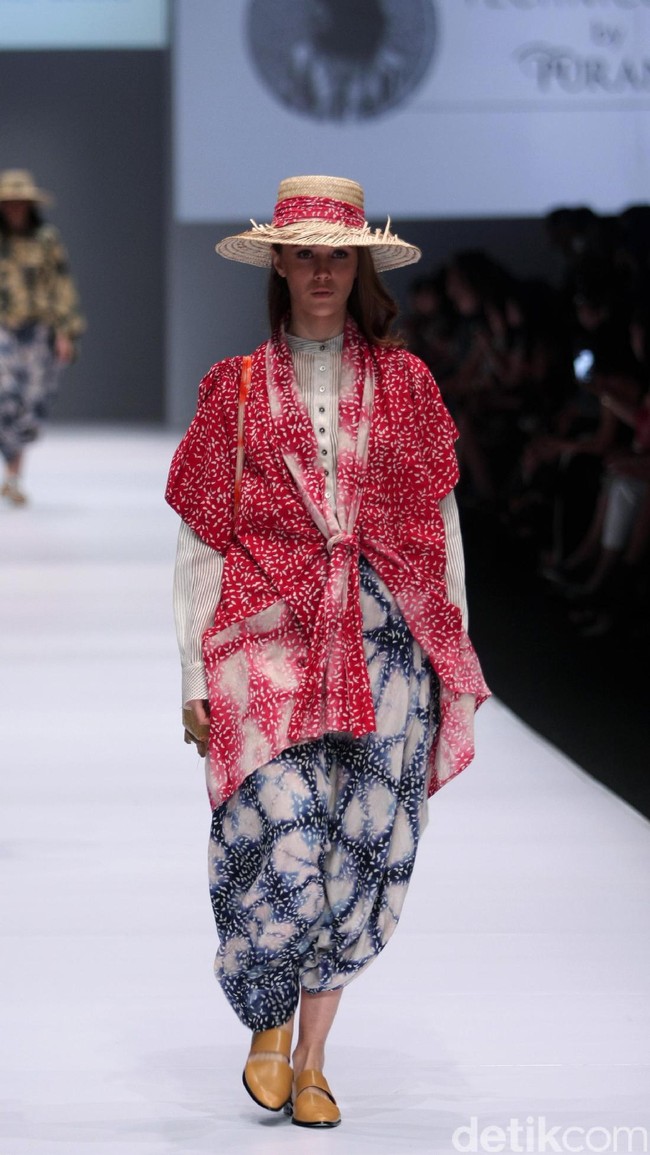 Koleksi terbaru dari brand Purana for Blibli.com di Jakarta Fashion Week 2017. Senayan City. Jakarta. [Foto: Mohammad Abduh/Wolipop]