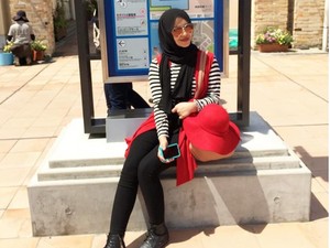 Foto: Gaya Hijab Adin Lubis, Populer Pasca Menikah dengan Traveler Belanda