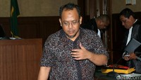 Ahmad Yani yang merupakan staf Raoul, yang menyampaikan keinginan Raoul untuk bertemu majelis hakim ke M Santoso. M Santoso kemudian menginformasikan pada Casmaya serta menyampaikan janji Raoul untuk memberikan uang sebesar SGD 28 ribu untuk majelis hakim.