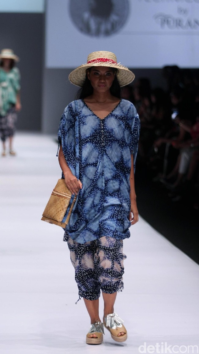 Koleksi terbaru dari brand Purana for Blibli.com di Jakarta Fashion Week 2017. Senayan City. Jakarta. [Foto: Mohammad Abduh/Wolipop]