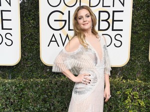 Drew Barrymore Nangis Bahas Perubahan Badan Pasca-Lahiran, Akui Batasi Busana