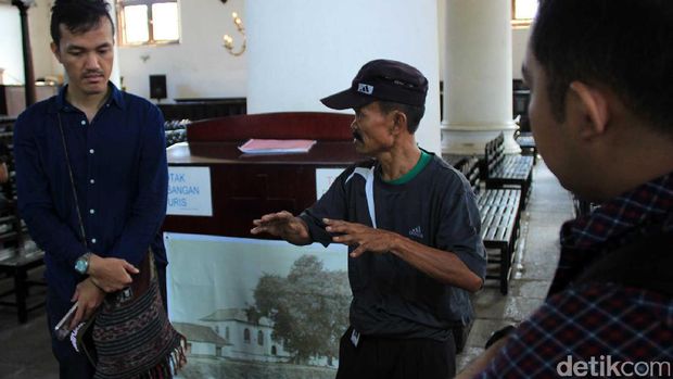  Pak tasum selaku pemandu setempat (Randy/detikTravel)