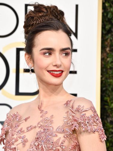 Cantiknya Lily Collins Tampil dengan Tren Makeup 2017 