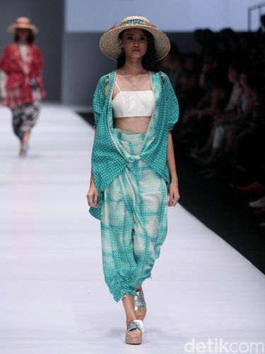 Menggunakan Busana Warna Ini Membuatmu Terlihat Lebih Muda