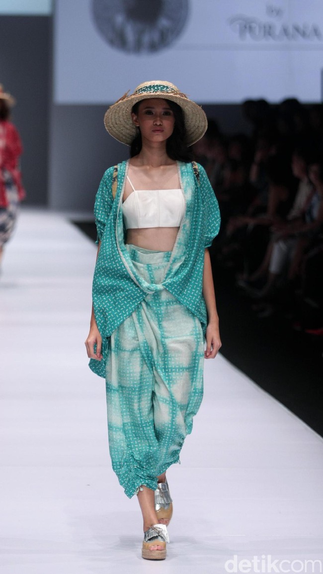 Koleksi terbaru dari brand Purana for Blibli.com di Jakarta Fashion Week 2017. Senayan City. Jakarta. [Foto: Mohammad Abduh/Wolipop]