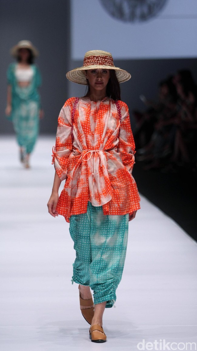Koleksi terbaru dari brand Purana for Blibli.com di Jakarta Fashion Week 2017. Senayan City. Jakarta. [Foto: Mohammad Abduh/Wolipop]