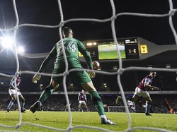 Spurs menang 2-0 hingga akhir pertandingan dan berhak mendapat tiket babak keempat. Reuters / Toby Melville.