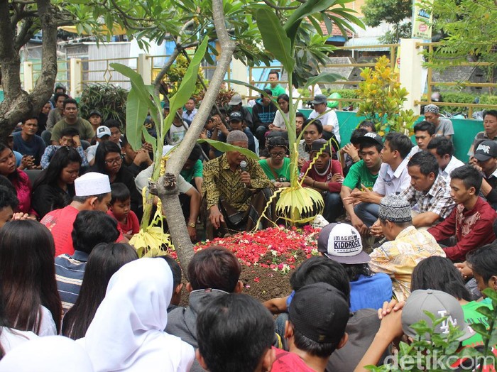 3 Bonek yang Tewas Akibat Miras Oplosan di Subang Dimakamkan