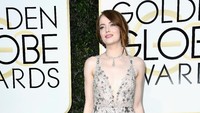 Aktris berusia 28 tahun itu tampil elegan dengan gaun berwarna nude yang serasi dengan kulitnya tersebut. Frazer Harrison/Getty Images/detikFoto.