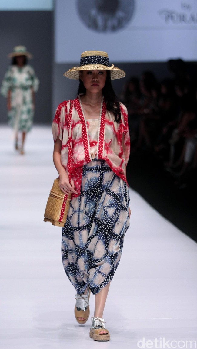 Koleksi terbaru dari brand Purana for Blibli.com di Jakarta Fashion Week 2017. Senayan City. Jakarta. [Foto: Mohammad Abduh/Wolipop]
