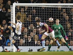 Spur memecah kebuntuan pada menit ke-71 ketika bek kiri Ben Davies menjebol jala Villa yang dikawal Sam Johnstone, kiper yang baru dipinjam dari Manchester United. Reuters / Paul Childs.