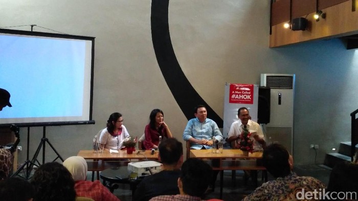 Rizal Mallarangeng dan Dewi Lestari Bedah Buku A Man Called #AHOK