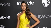 Hadirpula Deepika Padukone yang terlihat memesona. John Sciulli/Getty Images for InStyle/detikFoto.