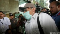 Novanto disebut menerima fee proyek tersebut saat proyek e-KTP berlangsung pada 2011-2014. Saat itu, Novanto menjabat Bendahara Umum Golkar sekaligus Ketua Fraksi Golkar di DPR.