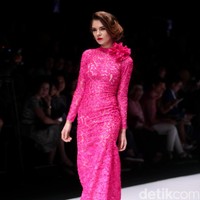 Koleksi terbaru dari busana Billy Tjong di Jakarta Fashion Week 2017. Senayan City. Jakarta. [Foto: Mohammad Abduh/Wolipop]