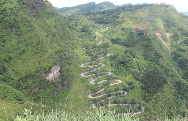 Kelok 44 & 5 Jalanan Paling Mengerikan di Dunia