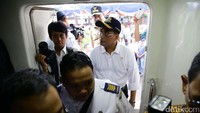 Menhub sempat meninjau kondisi kapal.