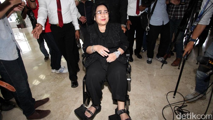 Tersangka dugaan makar, Rachmawati Soekarnoputri melakukan audiensi dengan pimpinan DPR. Ia diterima oleh Wakil Ketua DPR Fadli Zon di Komplek Parlemen, Jakarta.