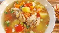 Sup Ayam : Cysteine, asam amino terdapat pada ayam yang bisa mengurangi lendir. Rasa hangat dan gurihnya menghangatkan tubuh dan membuat nyaman. Foto: detikfood