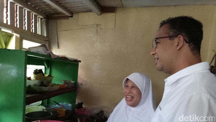 Sapa Pedagang Gado-gado dan Pecel, Anies Janji Beri Pendampingan