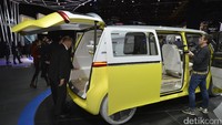 Dari tampilan luarnya, konsep I.D. Buzz menggunakan isyarat desain yang sama seperti konsep I.D. yang dipamerkan pada tahun lalu. Konsep ini memiliki logo VW yang bercahaya, lampu depan LED dengan bentuk baru, lampu belakang yang lebih ramping, serta pelek alloy 22 inci berdesain funky dengan cat Galvano Gray Metallic.
