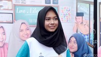 Dara kelahiran 21 tahun itu awalnya kurang nyaman, namun sekarang sudah terbiasa berhijab. Pool/Noel/detikFoto.