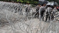 Ratusan personel polisi bersiaga untuk mengamankan sidang lanjutan kasus penistaan agama dengan tersangka Basuki Tjahaja Purnama (Ahok).
