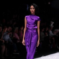 Koleksi terbaru dari busana Billy Tjong di Jakarta Fashion Week 2017. Senayan City. Jakarta. [Foto: Mohammad Abduh/Wolipop]