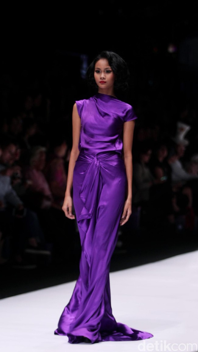 Koleksi terbaru dari busana Billy Tjong di Jakarta Fashion Week 2017. Senayan City. Jakarta. [Foto: Mohammad Abduh/Wolipop]