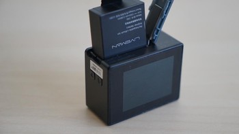 Penyimpanan video dan foto akan dilakukan ke kartu microSD, dan ada juga layar TFT 1,8 inch di belakangnya. Foto: istimewa/ifanr