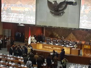 Penggantian Antar Waktu, 9 Orang Dilantik Jadi Anggota DPR