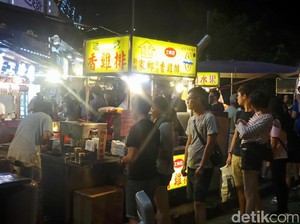 Mau Coba Ayam Goreng Shilin Asli Taiwan, Antrenya Panjang Banget!