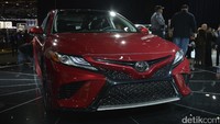 Generasi ke-8 Camry dipamerkan di Detroit Motor Show atau North American International Auto Show oleh Presiden Toyota Akio Toyoda.