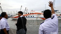 Makin banyak pilihan kapal yang nyaman ke Kepulauan Seribu. Yang baru saja diresmikan adalah KM Express Bahari 3B.