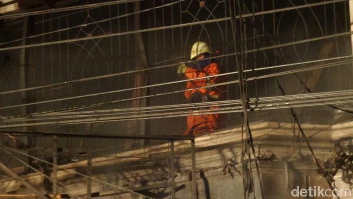 Toko Mebel di Bandung Ludes Terbakar